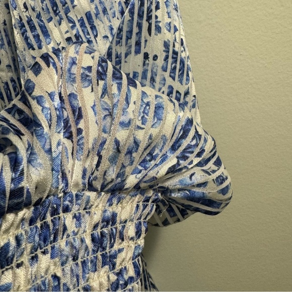 Alice + Olivia Molli Belted Floral Mini Wrap Dress Forget Me Not Antique Size 2 - Picture 9 of 15